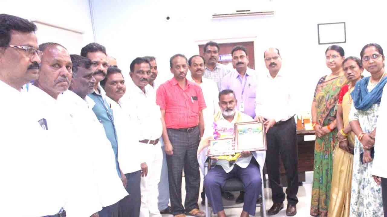 KU | ఉద్యోగ విమరణ ప్రతి వ్యక్తి జీవితంలో సహజం : వల్లూరి రాంచంద్రం