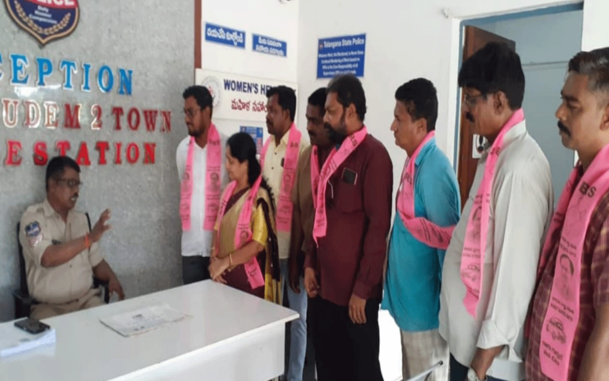 Ramavaram : యూరియా ఇవ్వాలని అడిగితే అరెస్టులా? : కాపు సీతాలక్ష్మి