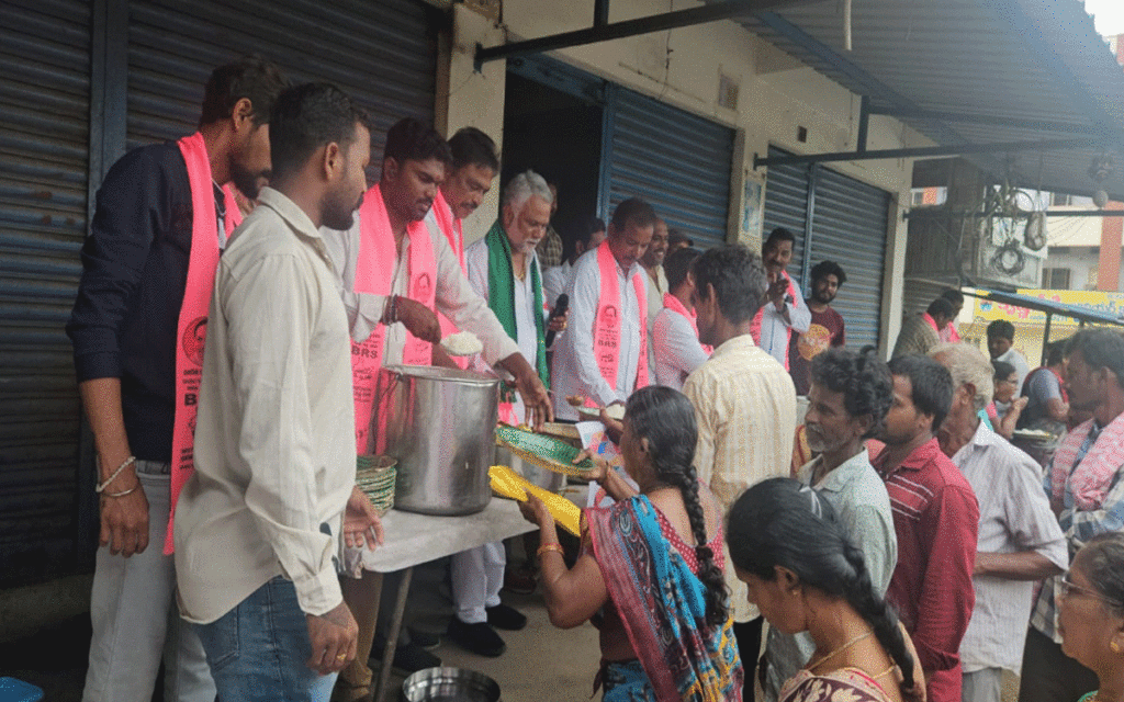 Palvancha : రైతులకు బీఆర్ఎస్ నాయ‌కుడి భోజన సదుపాయం