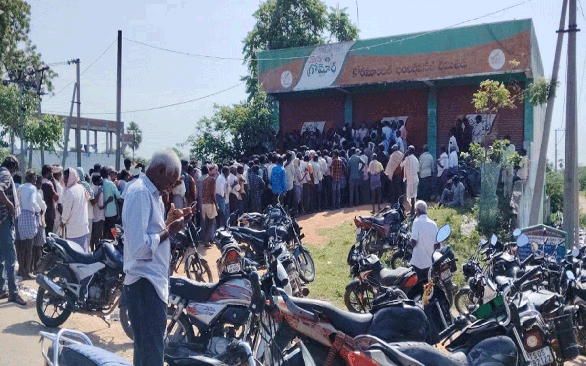 Kanagal : యూరియా కోసం క‌న‌గ‌ల్ రైతుల ఎదురు చూపులు