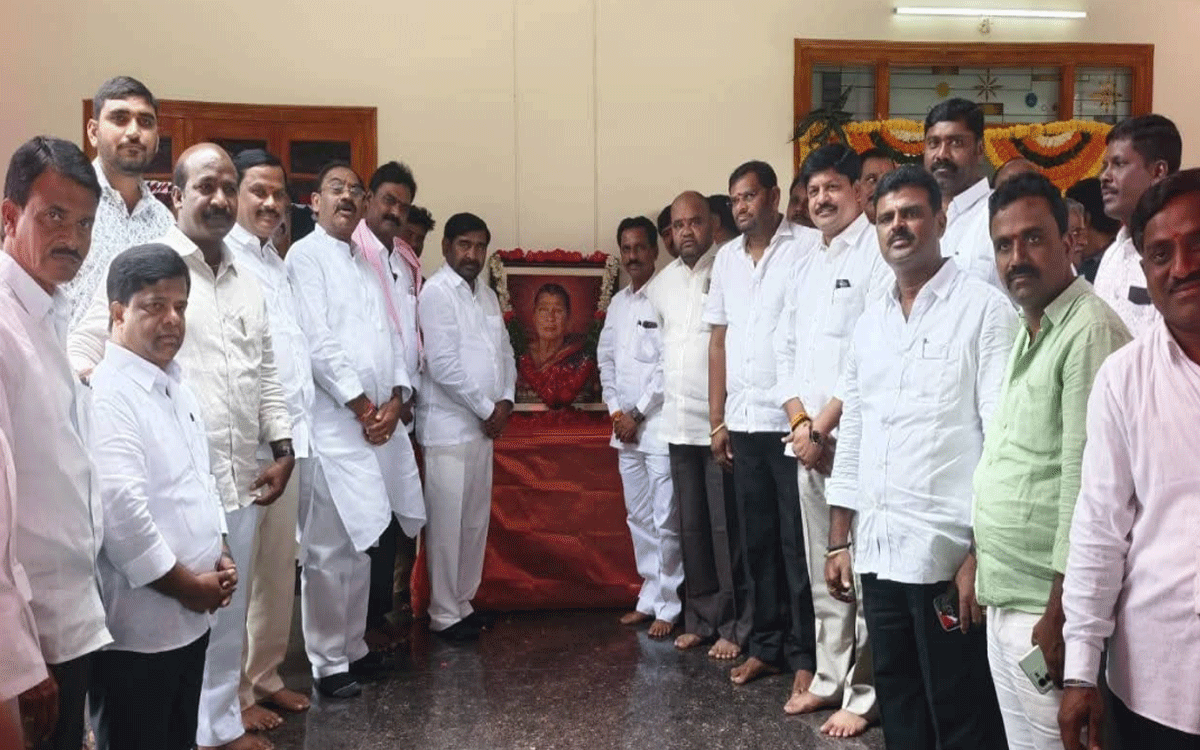 Chintapally : గొల్లపల్లిలో కంకణాల ద‌శరథమ్మ విగ్రహావిష్క‌ర‌ణ
