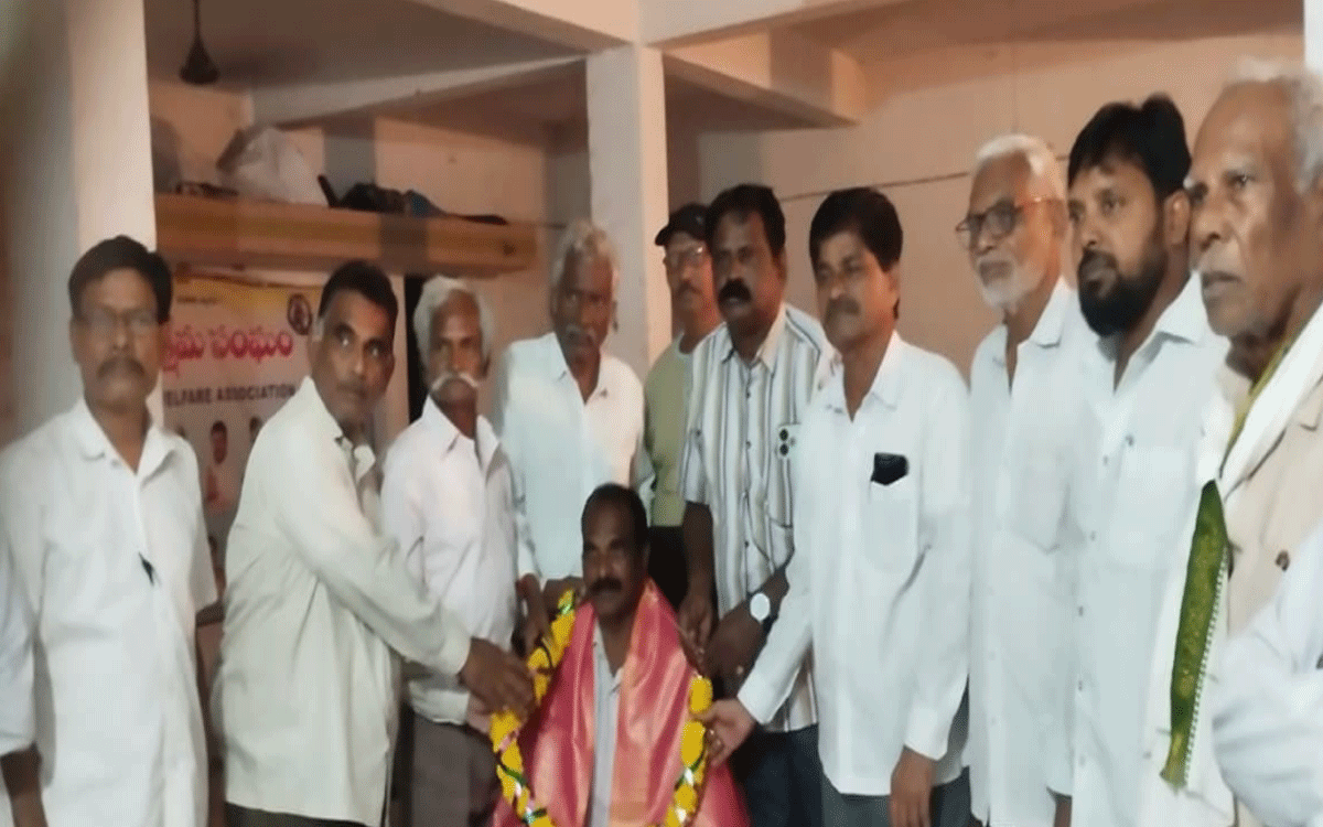 Kothagudem Urban : యూఎస్ గ్లోబల్ వర్సిటీ అవార్డు గ్రహీత కాంతయ్యకు సన్మానం