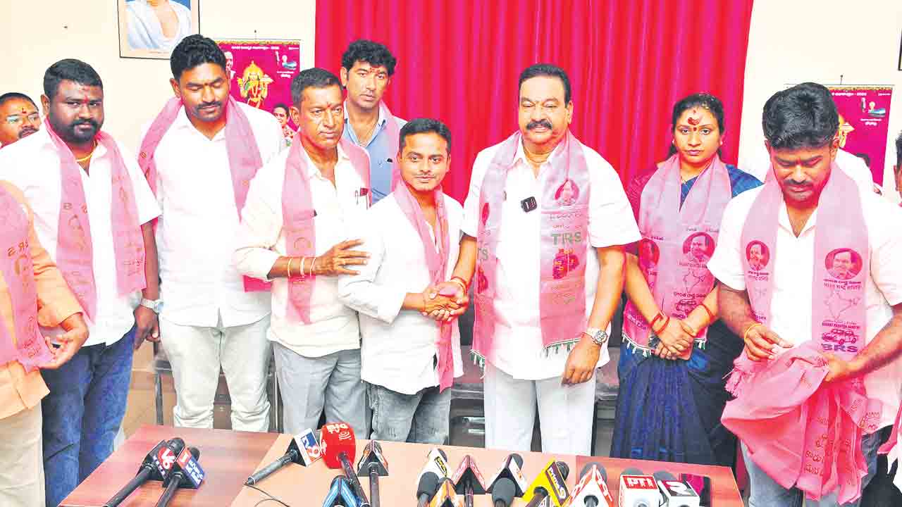 అమలుకాని హామీలతో మోసం