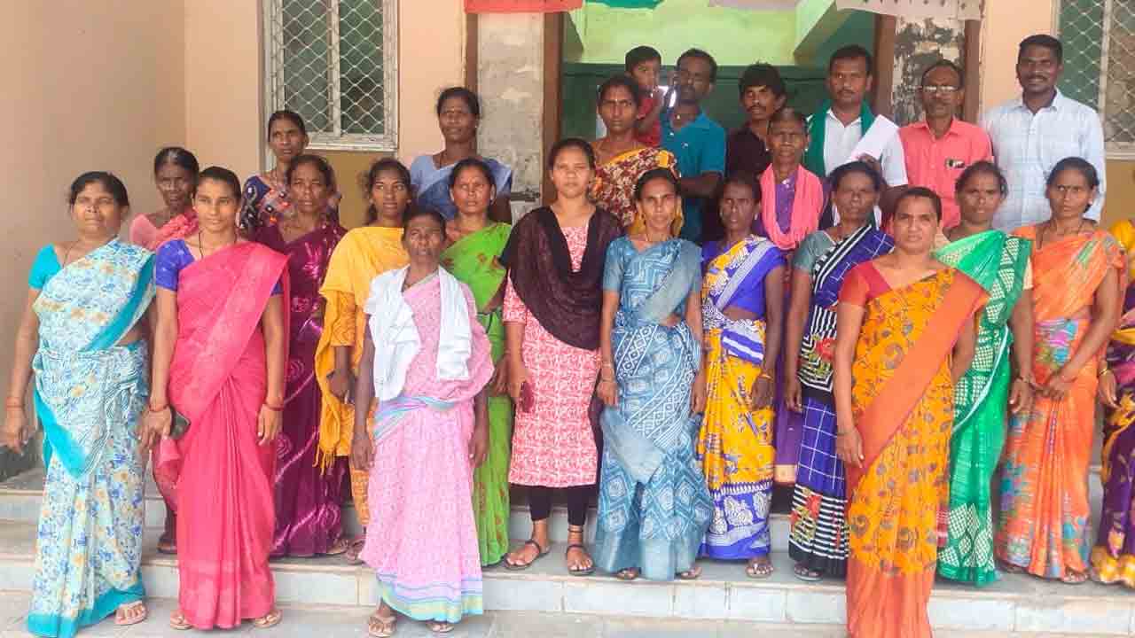 Kasipeta | కాసిపేటలో ఉపాధి హామీ కూలీ డబ్బులు చెల్లించాలని నిరసన