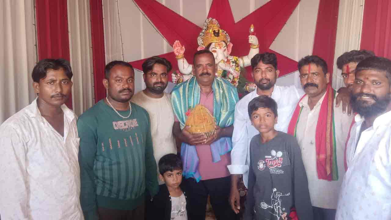 Ganesh Laddu | గణేష్ లడ్డూని వేలంలో దక్కించుకున్న ముస్లిం సోదరులు