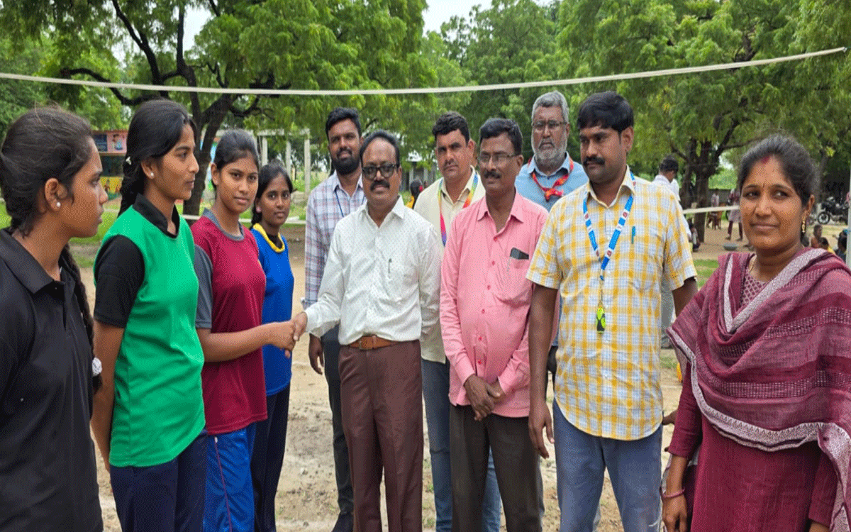 Kattangur : విద్యార్థినులు క్రీడ‌ల్లోనూ రాణించాలి : ఎంపీడీఓ జ్ఞానప్రకాశ్ రావు