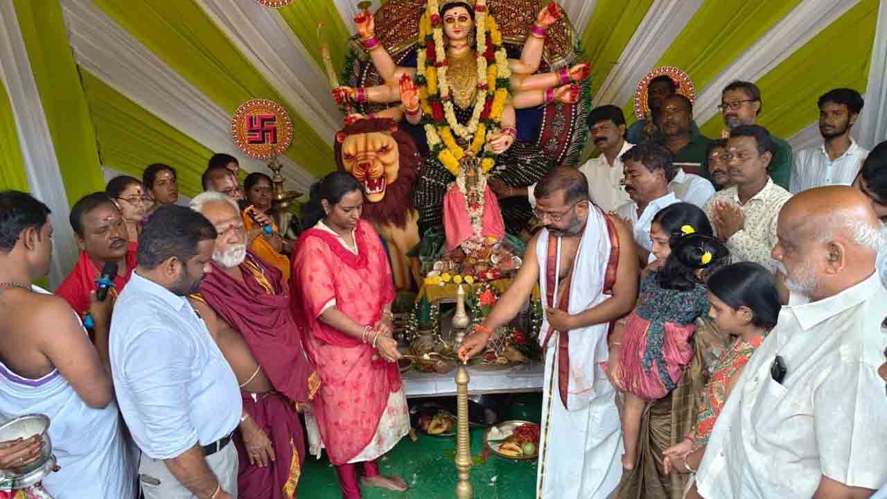 MP Kadiyam Kavya | వేయిస్తంభాల దేవాలయం అభివృద్ధికి కృషి : ఎంపీ కడియం కావ్య