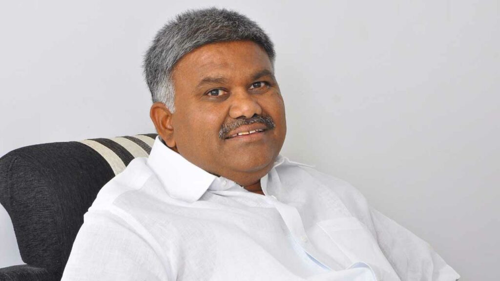 ap police orders to kethireddy pedda reddy leave tadipatri immediately
