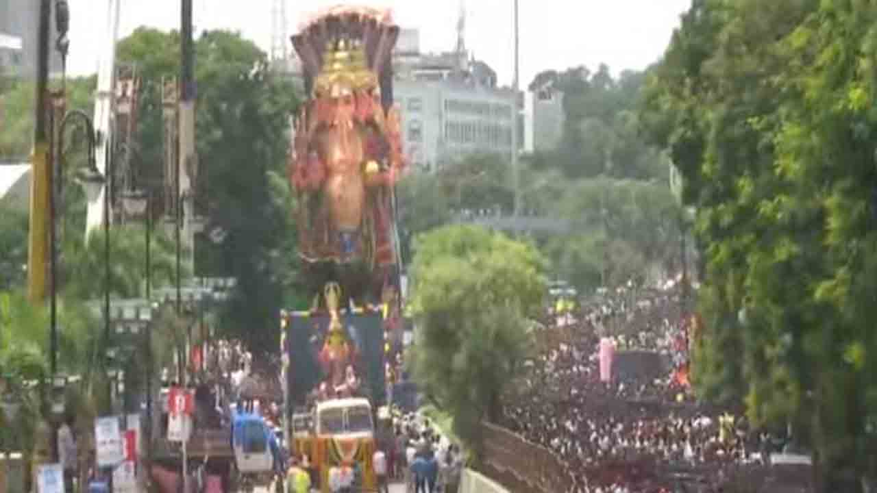 Khairatabad Ganesh | ట్యాంక్‌బండ్‌ చేరిన ఖైరతాబాద్‌ మహా గణపతి..