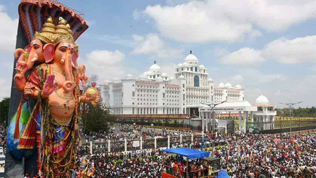 hyderabad khairatabad maha ganapati visarjan and shobha yatra pics