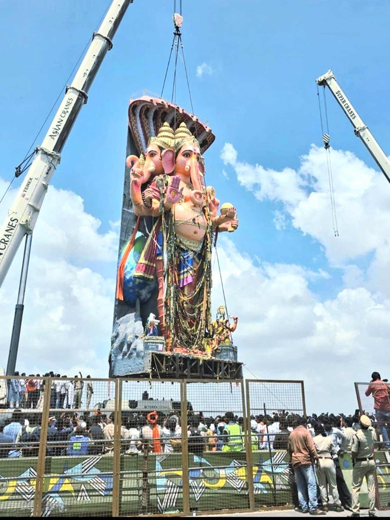 ఖైరతాబాద్‌ మహాగణపతి శోభాయాత్ర, నిమజ్జనం ఫొటోలు