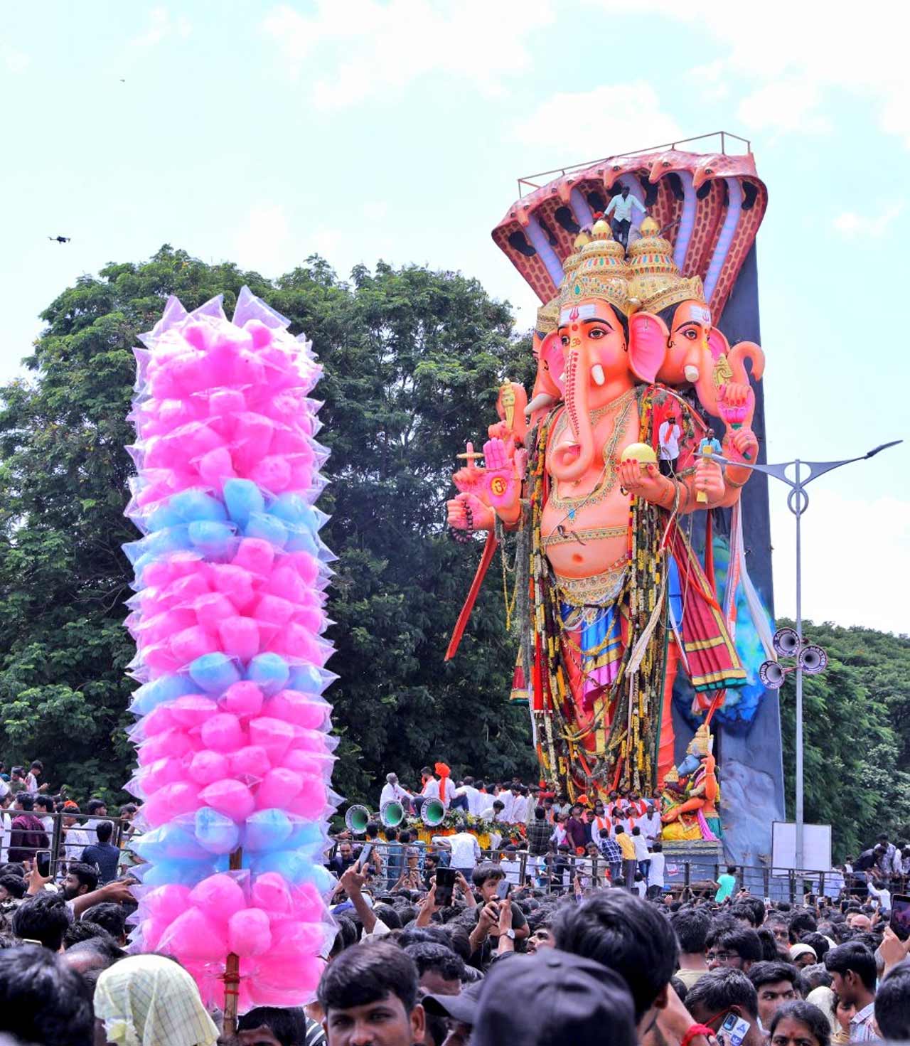 ఖైరతాబాద్‌ మహాగణపతి శోభాయాత్ర, నిమజ్జనం ఫొటోలు