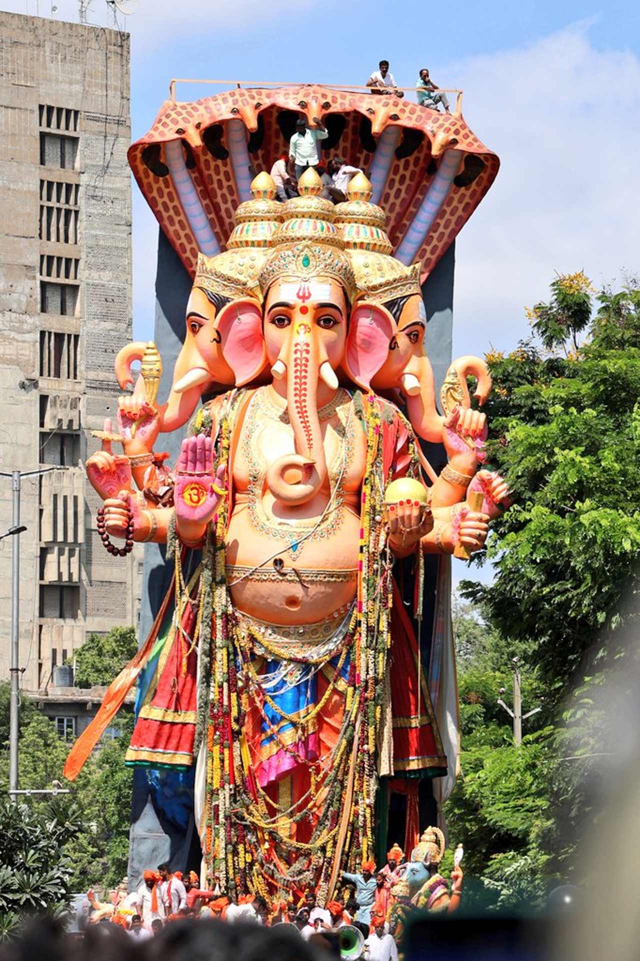 ఖైరతాబాద్‌ మహాగణపతి శోభాయాత్ర, నిమజ్జనం ఫొటోలు