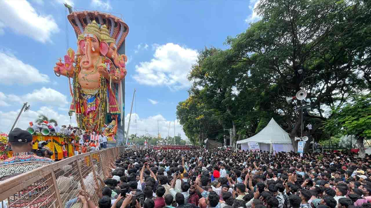 Khairatabad Ganesh | ఖైర‌తాబాద్ మ‌హా గ‌ణ‌ప‌తి శోభాయాత్ర‌, నిమ‌జ్జ‌నం.. మినిట్ టు మినిట్