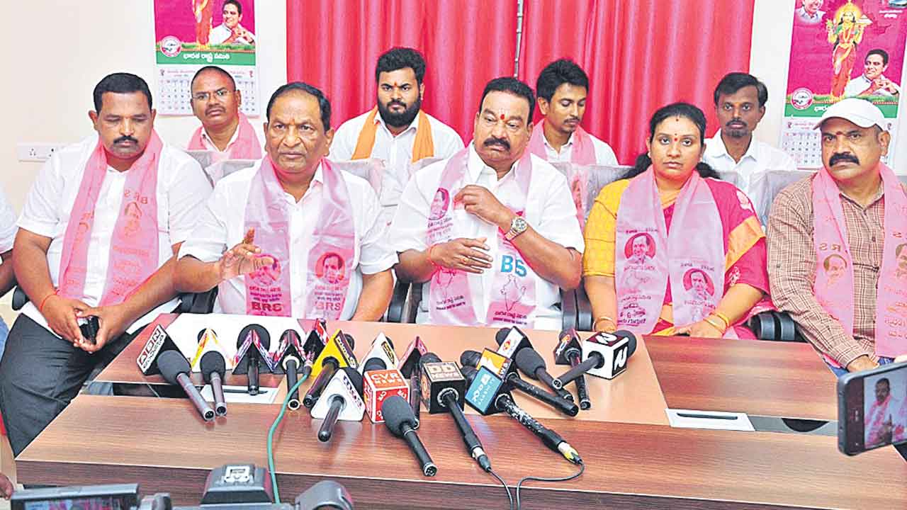 రైతుల కష్టాలు కనిపించడంలేదా..?