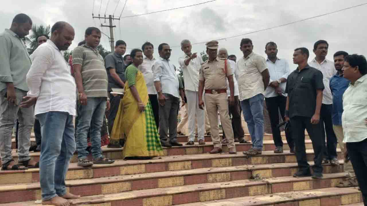 MLA Koram Kanakaiah | బతుకమ్మ ఏర్పాట్లను పకడ్బందీగా చేపట్టాలి : ఎమ్మెల్యే కోరం కనకయ్య