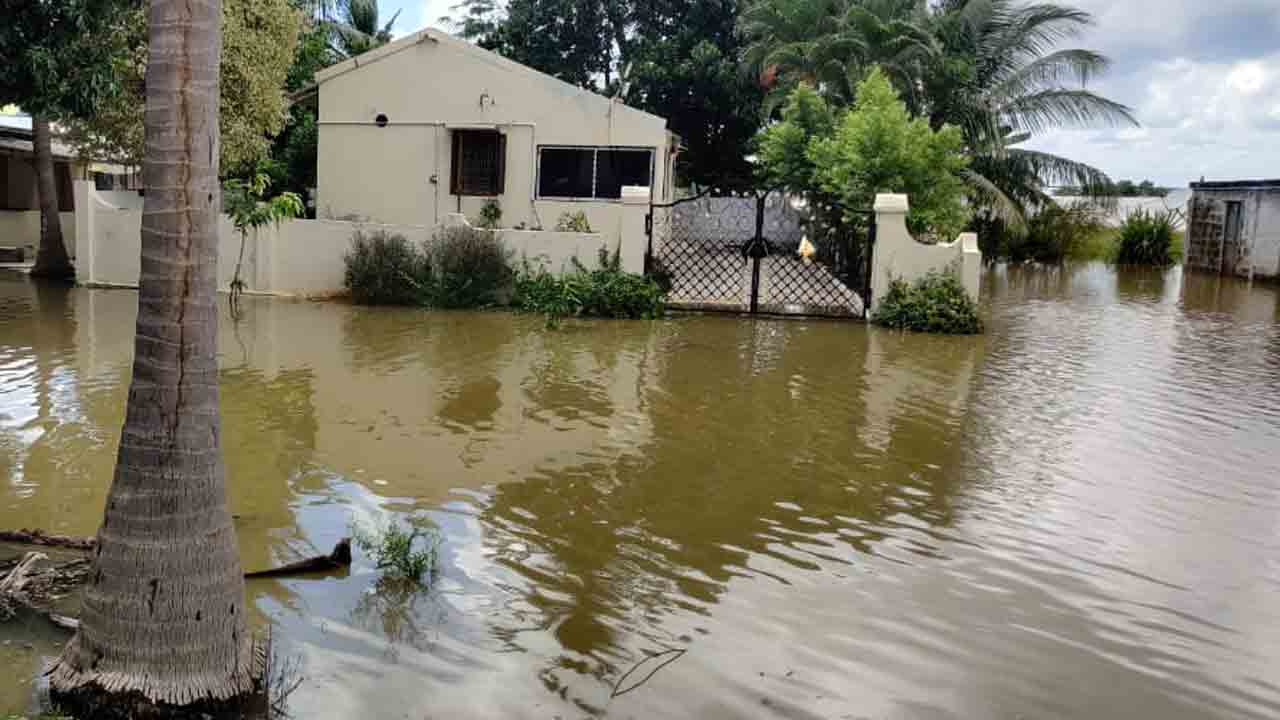 Krishna River| కృష్ణా నదికి పోటెత్తిన వరద.. నీట మునిగిన పంట పొలాలు