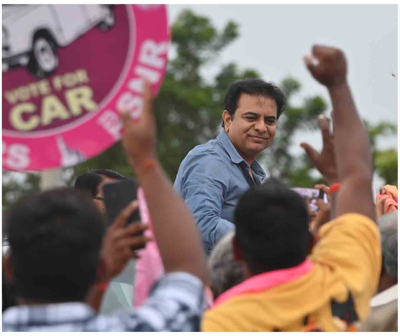 గద్వాలలో కేటీఆర్‌కు ఘనస్వాగతం పలికిన బీఆర్‌ఎస్‌ శ్రేణులు