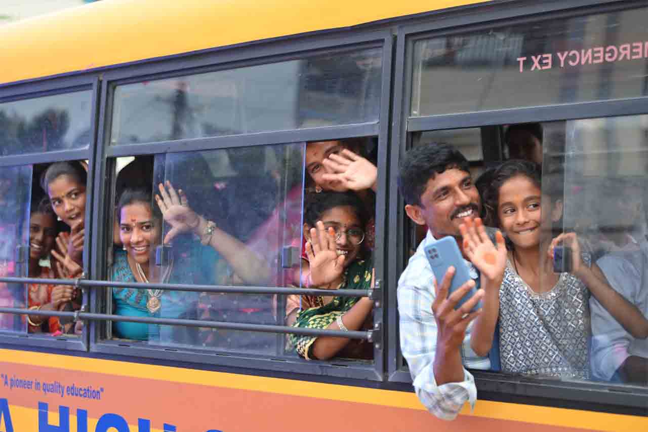 గద్వాలలో కేటీఆర్‌కు ఘనస్వాగతం పలికిన బీఆర్‌ఎస్‌ శ్రేణులు