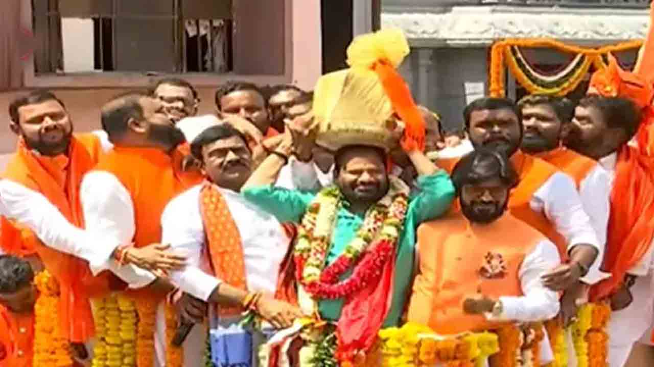 Balapur Ganesh | 35 లక్షలు పలికిన బాలాపూర్‌ గణేశుడి లడ్డూ..