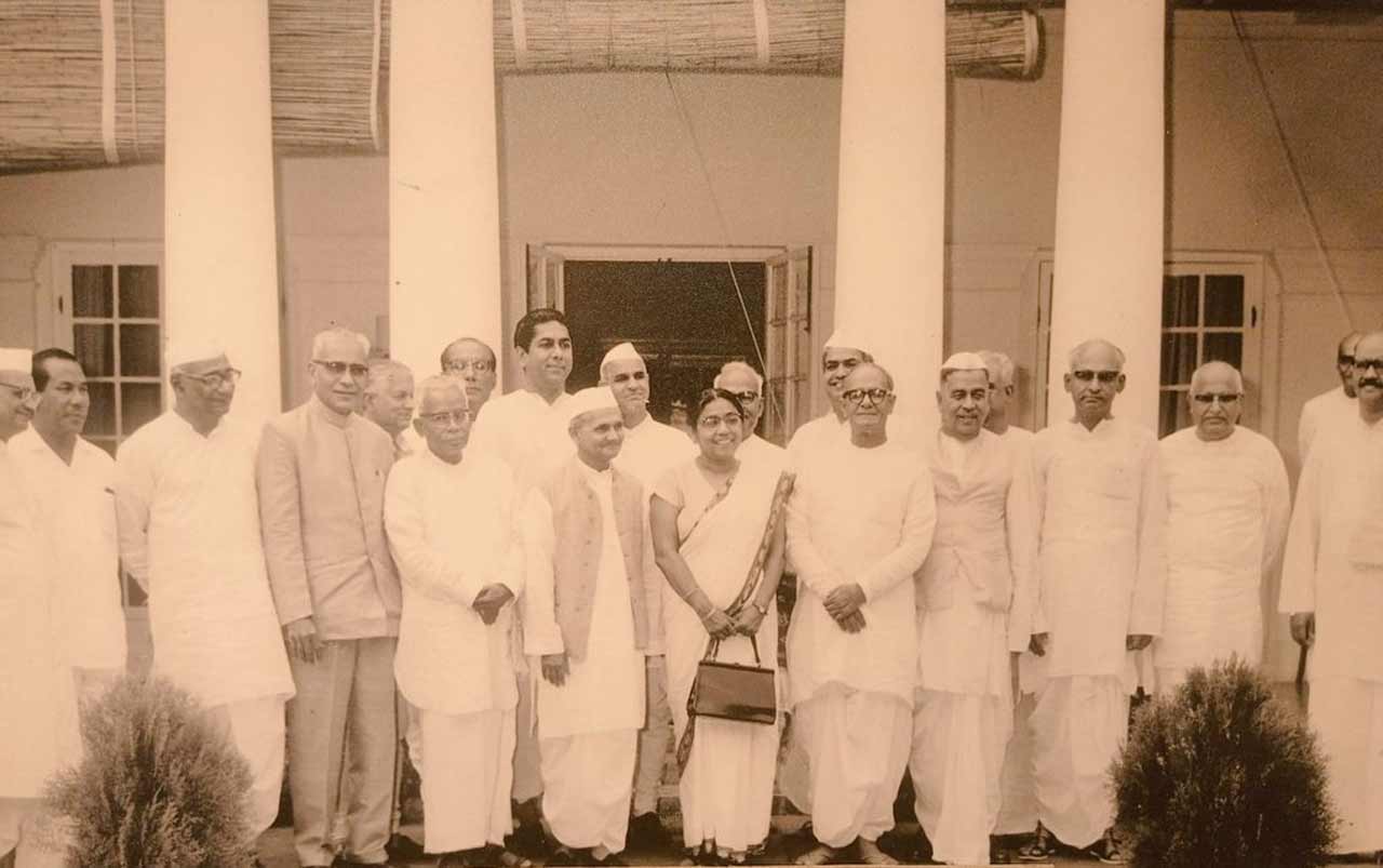 1965లో అప్పటి ముఖ్యమంత్రులతో ప్రధాని శాస్త్రి