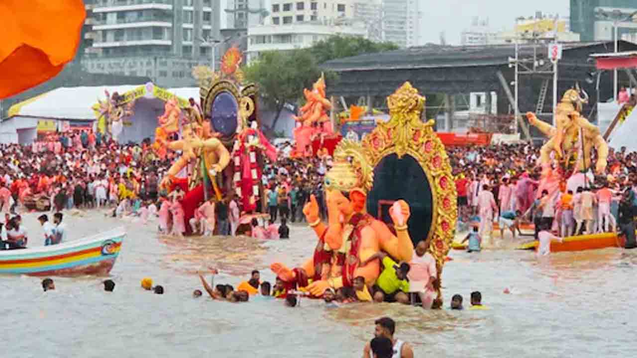 Lalbaugcha Raja | పోటెత్తిన భారీ అలలు.. తొలిసారి లాల్‌బగుచా రాజా నిమజ్జనం ఆలస్యం..!