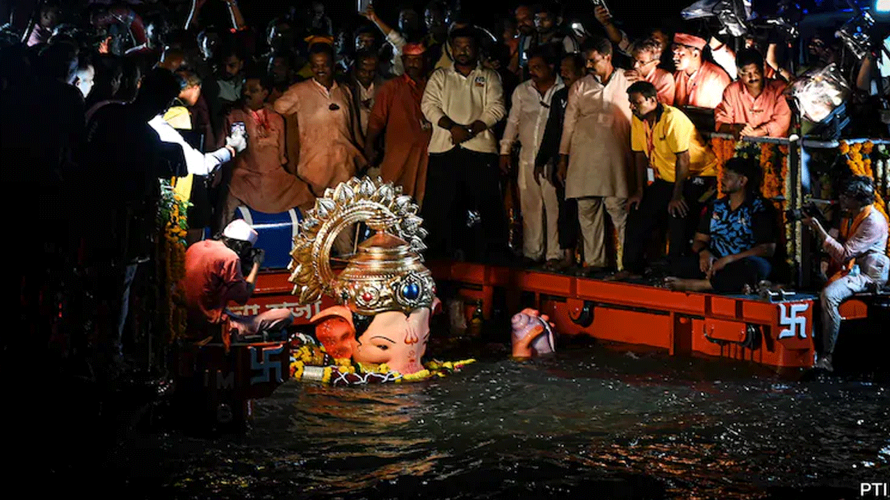 Lalbaugcha Raja: 13 గంట‌లు ఆల‌స్యంగా లాల్‌బ‌గుచా రాజా వినాయ‌క నిమ‌జ్జ‌నం.. ఎందుకంటే