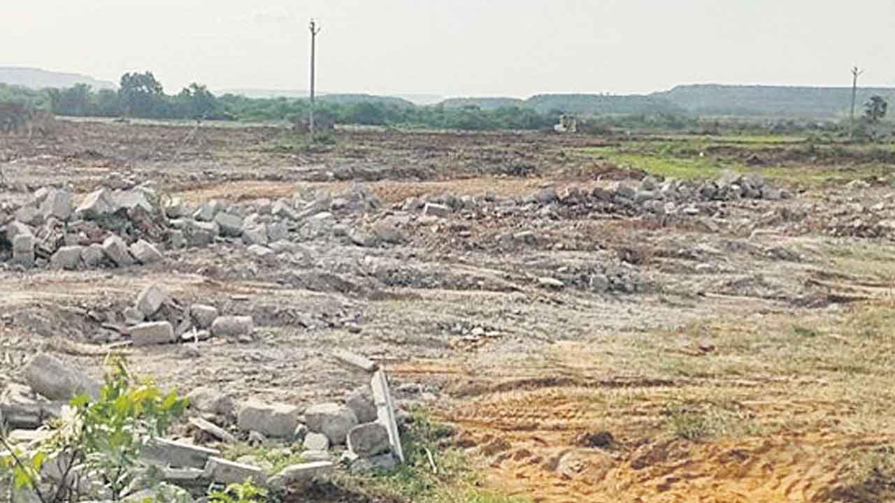 అంతా మా ఇష్టం!.. బుధవారంపేటలో ఇష్టారాజ్యంగా ల్యాండ్ అక్విగేషన్