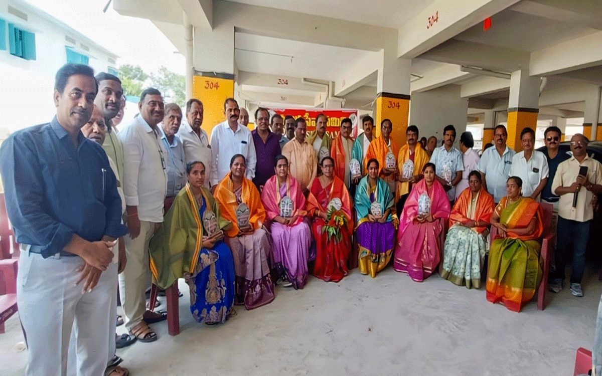 Madhira : 'భ‌విష్య‌త్ త‌రాల‌ను తీర్చిదిద్ద‌డంలో ఉపాధ్యాయుల పాత్ర కీల‌కం'