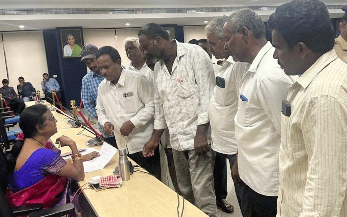 Madhira : పెసర కొనుగోలు కేంద్రాలు ఏర్పాటు చేయాలి : రైతు సంఘం నాయ‌కులు