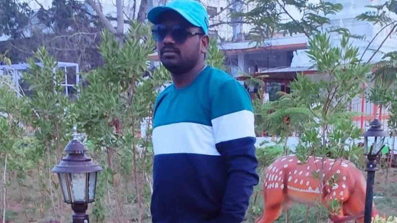 Road Accident | గుర్తుతెలియని వాహనం ఢీకొట్టడంతో యువకుడు మృతి