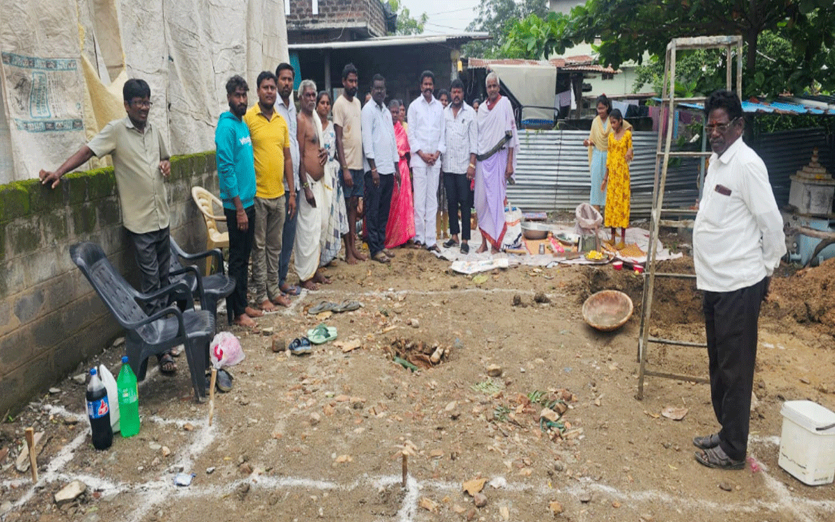 Karepally : పండితాపురంలో ఇందిరమ్మ ఇండ్ల నిర్మాణ పనులకు శంకుస్థాపన