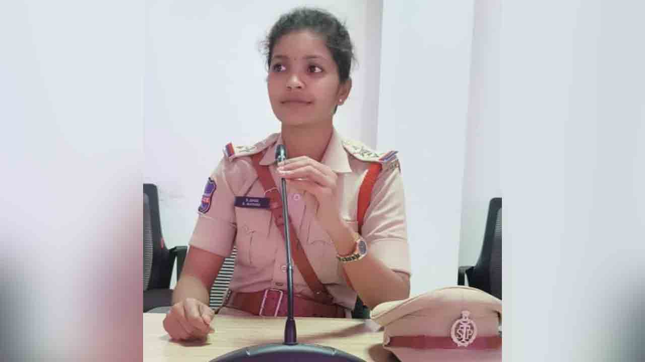 SI Manasa | ఊరిళితే పోలీసులకు సమాచారం ఇవ్వండి : ఎస్‌ఐ మానస