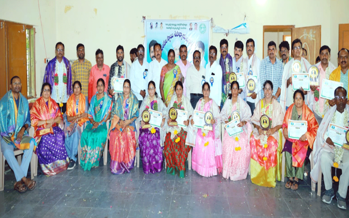 Kattangur : ఉపాధ్యాయ వృత్తి వెలకట్టలేనిది : గుత్తా మంజుల