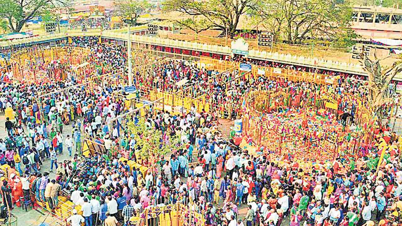 ‘మేడారంలో అపచారం’రాసినందుకు.. నమస్తే తెలంగాణపై చిందులు!