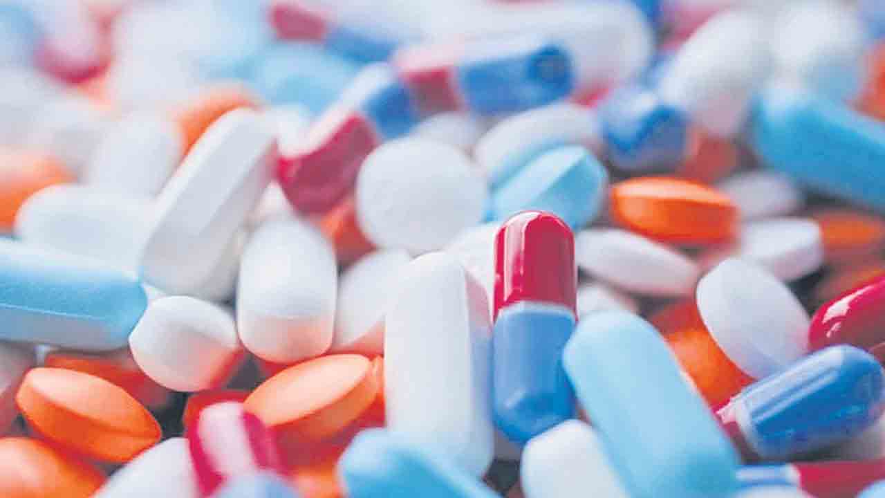 మందులకు పైసల్లేవ్‌!.. వైద్యారోగ్య శాఖను గాలికి వదిలేసిన కాంగ్రెస్‌ సర్కారు