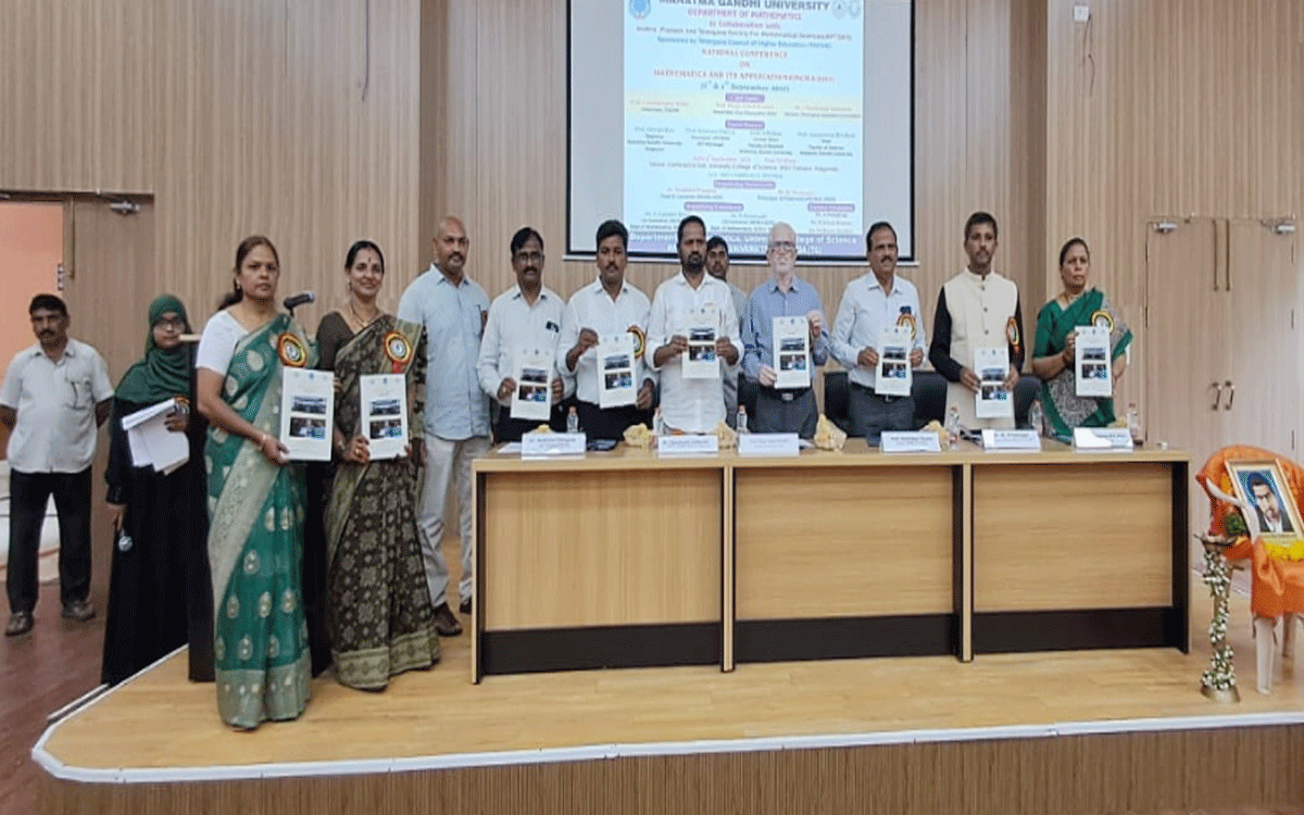 Ramagiri : వ‌ర్సిటీలు సమాజ హిత పరిశోధనలతో ముందుకు సాగాలి : చారకొండ వెంకటేశ్‌