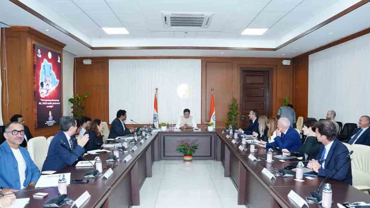 రాష్ట్రంలో పెట్టుబడులు పెట్టండి.. ఇటలీ పారిశ్రామికవేత్తలకు మంత్రి శ్రీధర్‌ బాబు వినతి