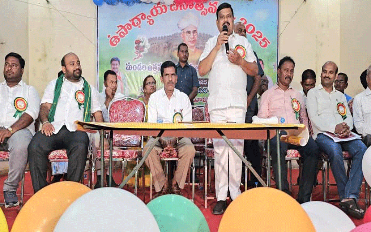 Devarakonda Rural : జ్ఞాన జ్యోతిని వెలిగించే వారే గురువులు : ఎమ్మెల్యే బాలు నాయక్