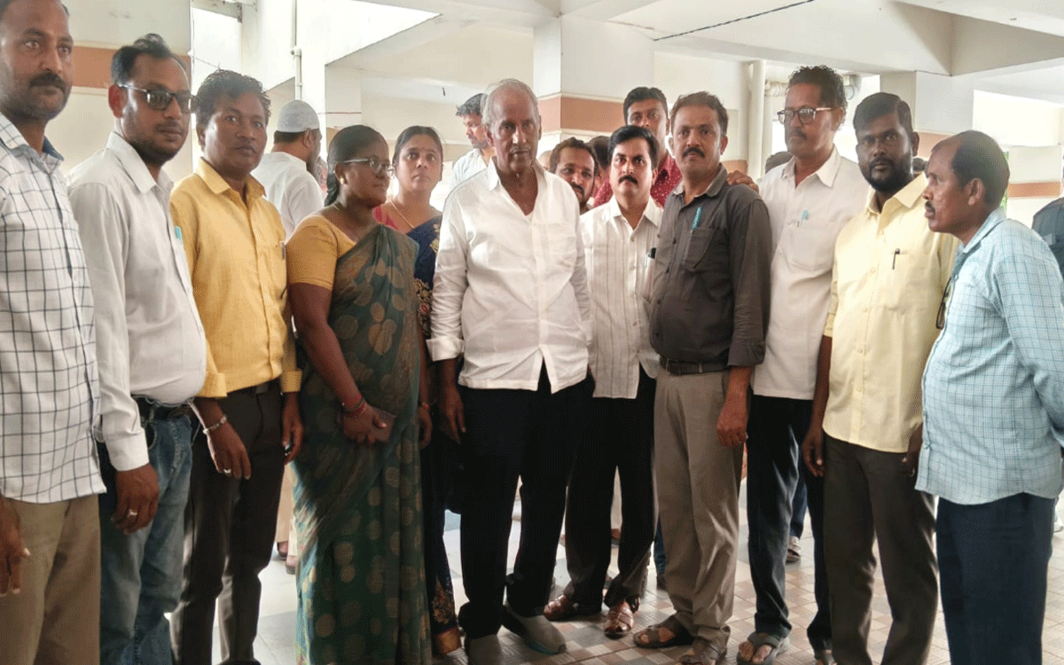 Kothagudem Urban : ‘ఆరు నెలల వేతనాలు విడుదల చేయాలి’