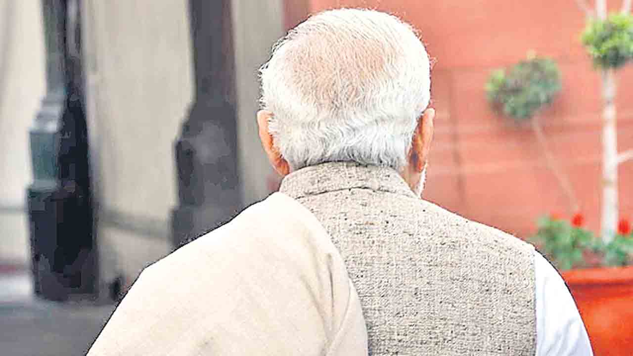 ప్రపంచం మనల్ని పొమ్మంటున్నది