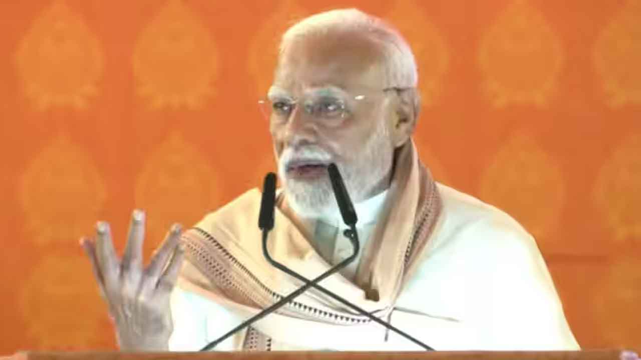 PM Modi: చొర‌బాటుదారుల్ని కాపాడేందుకు సిగ్గులేకుండా యాత్ర చేస్తున్నారు : ప్ర‌ధాని మోదీ