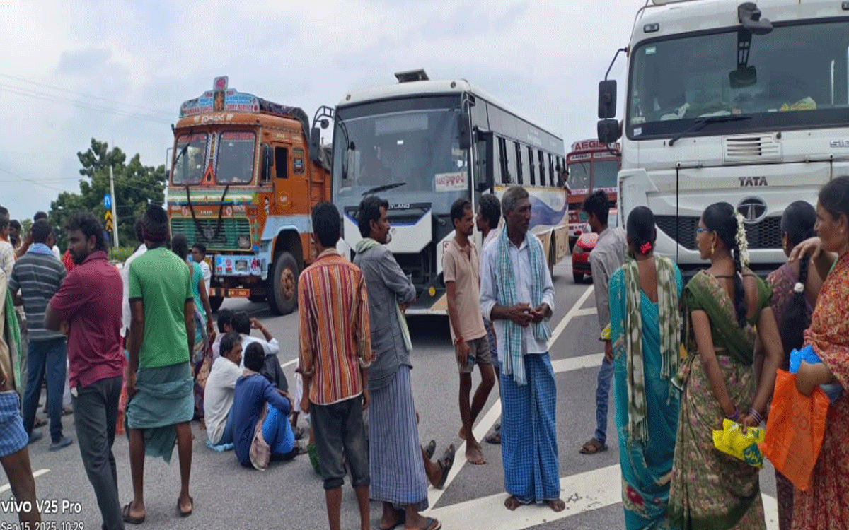 Kodada : సూర్యాపేట- ఖమ్మం జాతీయ రహదారిపై రైతుల ధర్నా