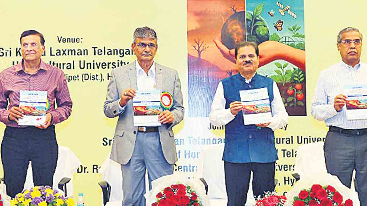 పర్యావరణ మార్పులను సమిష్టిగా ఎదుర్కోవాలి