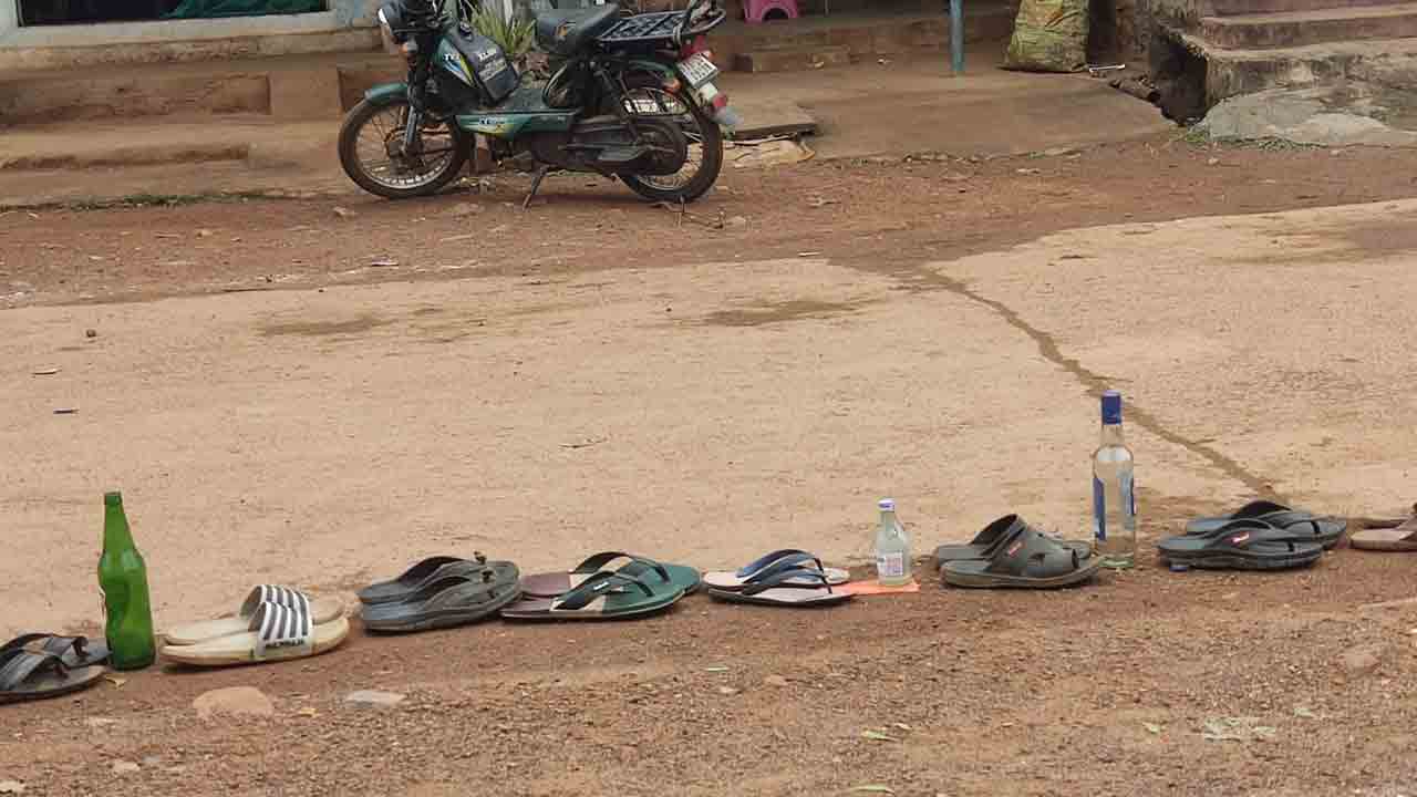 Urea | యూరియా తిప్పలు.. క్యూలైన్‌లో చెప్పులు, ఖాళీ మద్యం సీసాలు