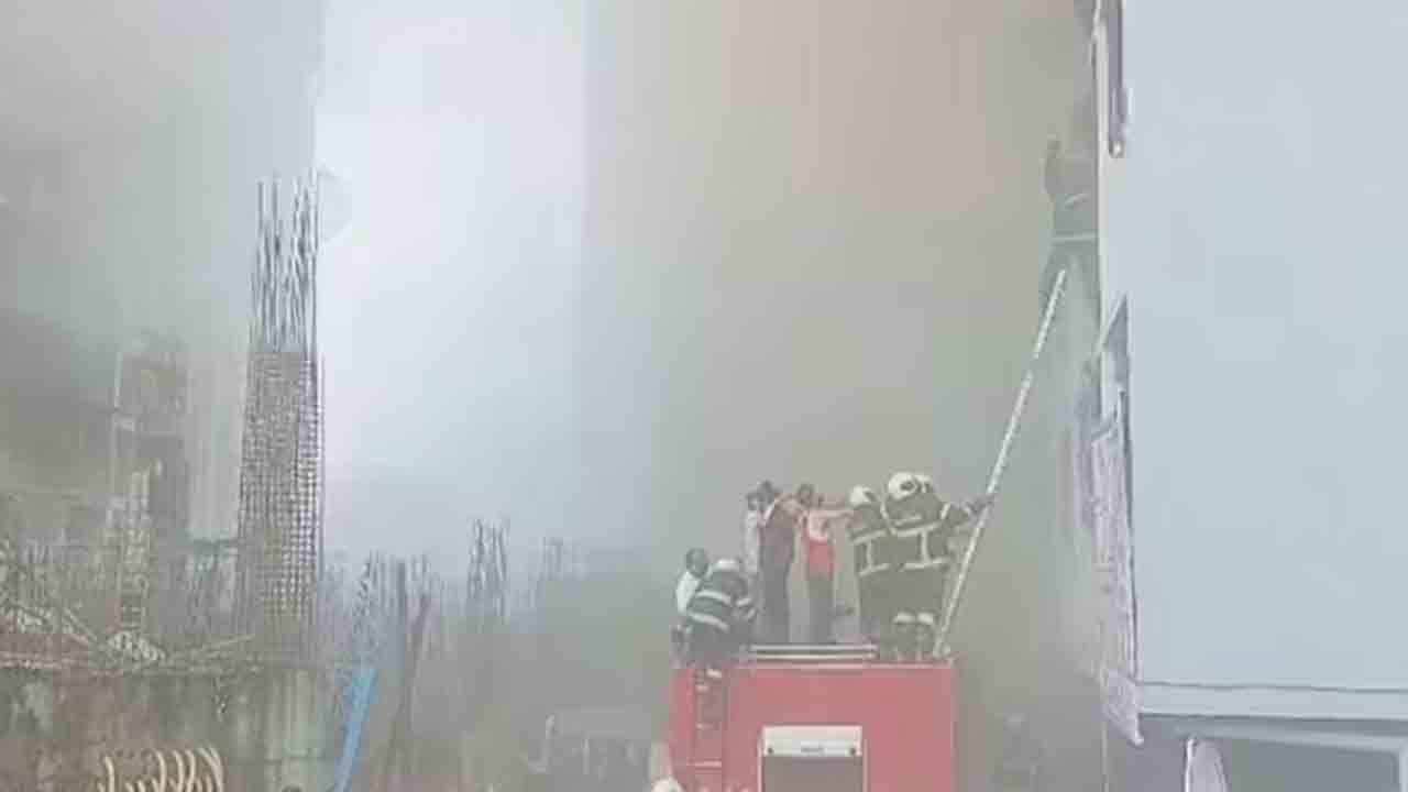 Mumbai | 23 అంతస్థుల భవంతిలో అగ్ని ప్రమాదం.. ఒకరు మృతి.. 19 మందికి గాయాలు..!