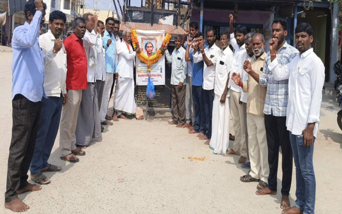 Munugode : వీరనారి చాకలి ఐలమ్మకు ఘన నివాళి