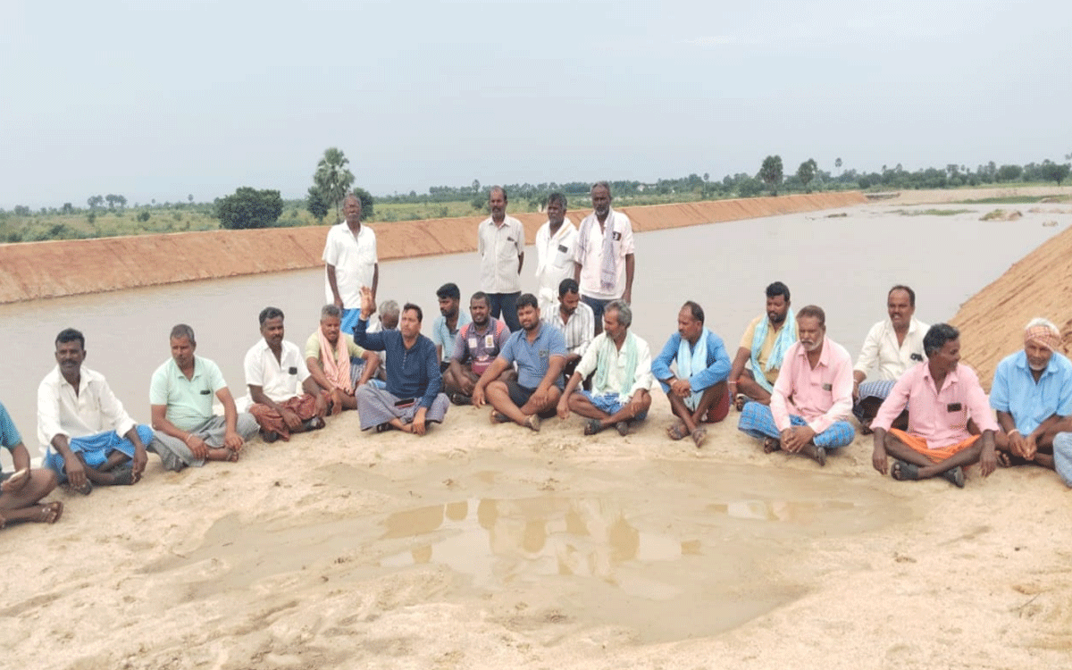 Munugode : చెక్ డ్యామ్‌ ఎత్తు పెంచాలని రైతుల ధర్నా
