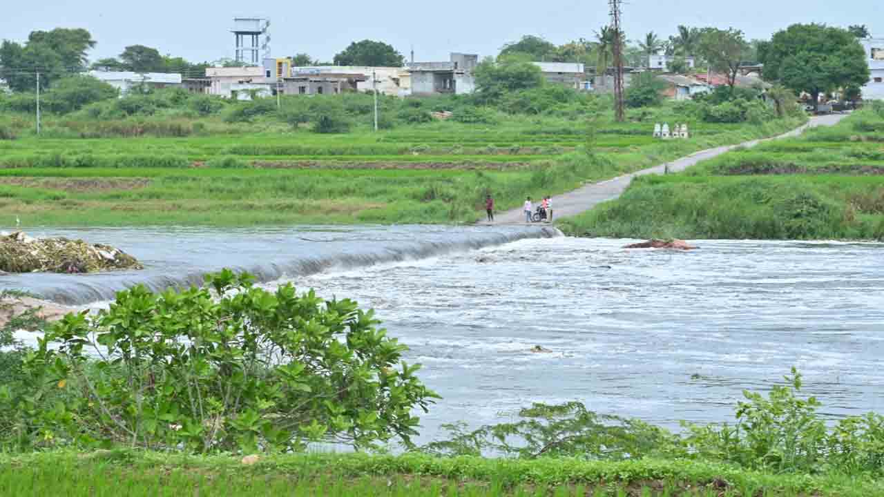 Musi River | మూసీ ఉధృతి.. జూలూరు, రుద్రవెళ్లి మధ్య నిలిచిన రాకపోకలు