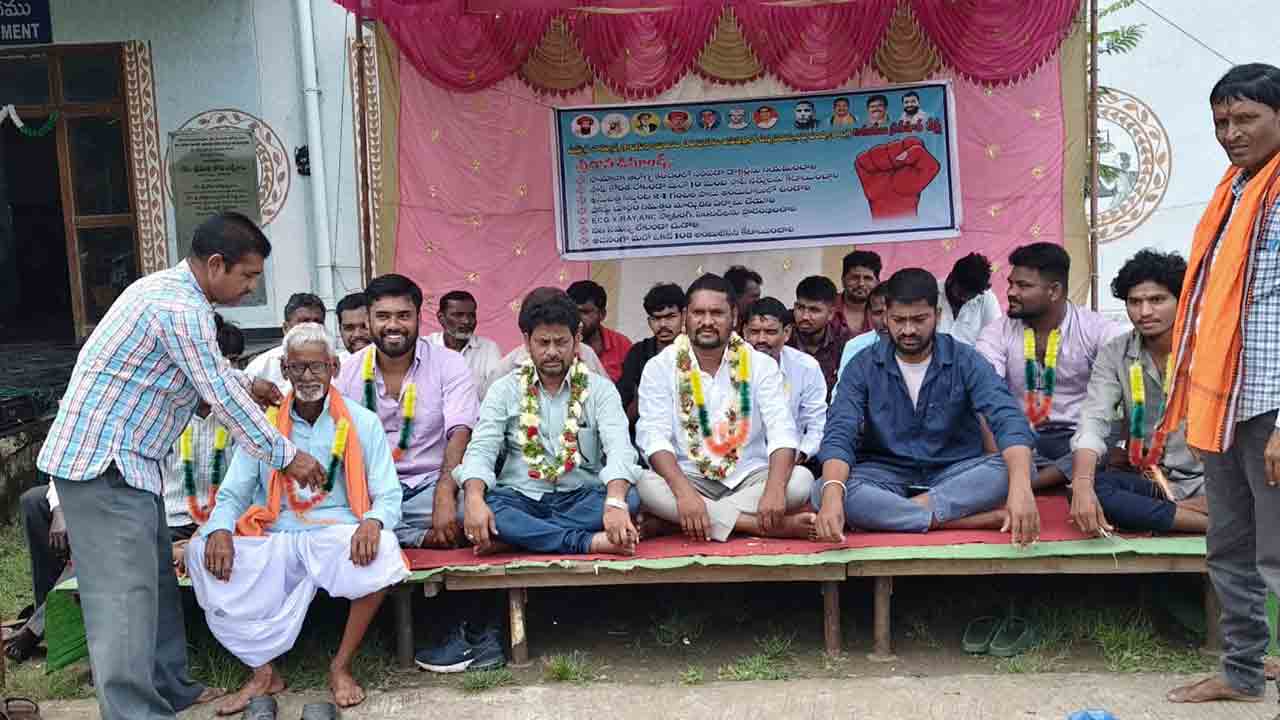 హాస్పిటల్‌ సమస్యల పరిష్కరించాలని ఆమరణ నిరాహార దీక్ష